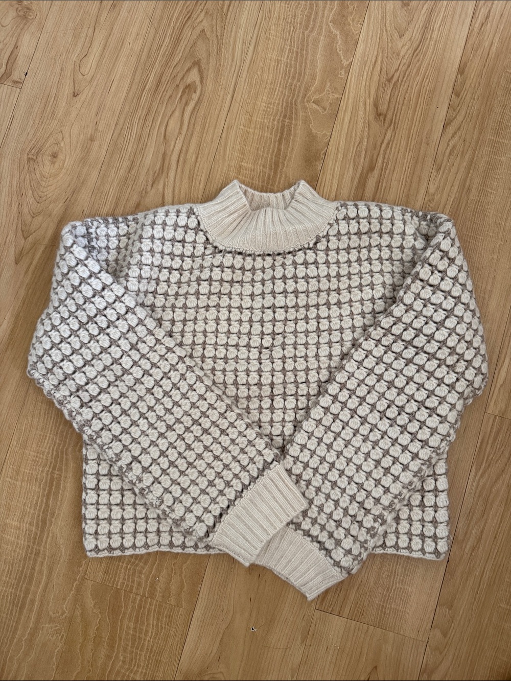 dh NEW YORK Cream and Light Gray Bubble-Stitch Turtleneck Sweater